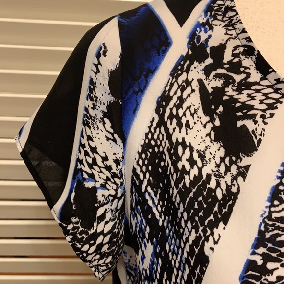 106. NY. Collection Top - Picture 4 of 12